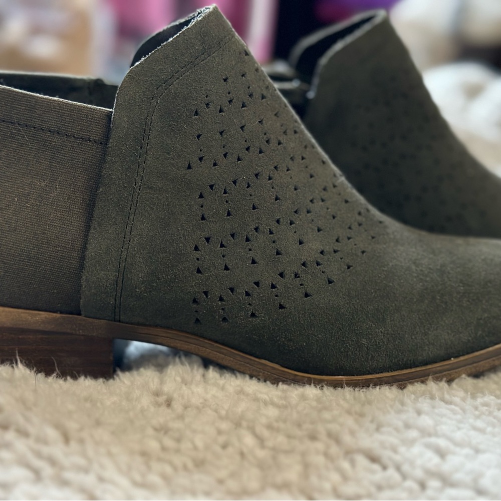 Toms booties size 7 Olive Green